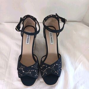 Steve Madden Navy and Tan SZ 9.5 Wedge Sandals Leather Lining Espadrille Style